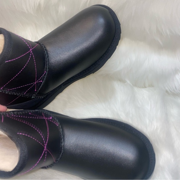 UGG Classic boots kids size 3 New In Box - Picture 7 of 14